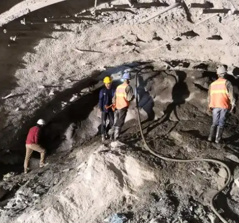 芗城隧道拱顶带模注浆料，微膨胀注浆料的特点及施工工艺